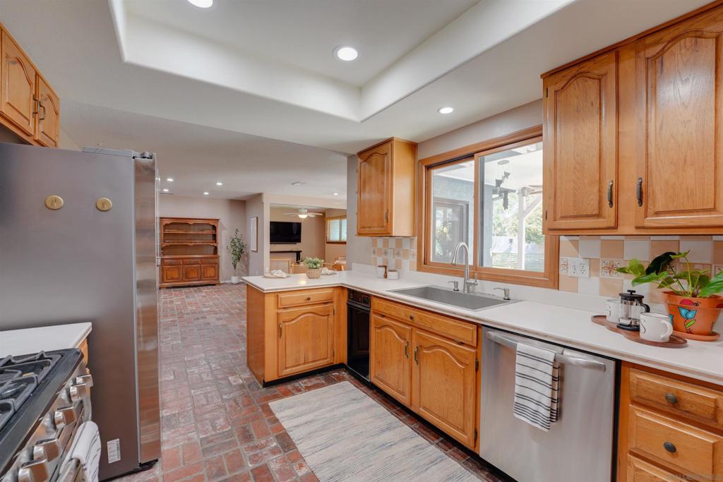 1561 Sandalwood Ln - photo 8