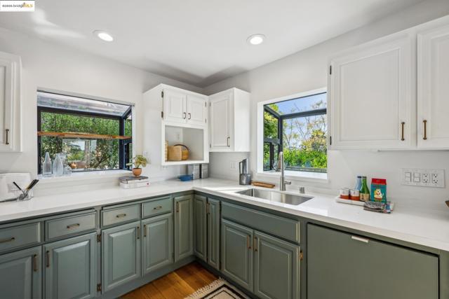 1310 Grizzly Peak Blvd, Berkeley CA: https://media.crmls.org/mediaz/32ddac66-5f50-4295-a7d9-c1d68302df86.jpg