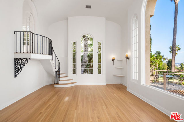 2063 Grace Avenue, Los Angeles CA: https://media.crmls.org/mediaz/32ddca32-50fc-4437-95ed-5d5e169f41d9.jpg