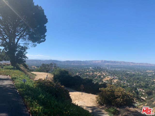 117 Navajo Lane, Topanga CA: https://media.crmls.org/mediaz/32de891b-cee5-4e84-b97b-06f1bfd2f8b1.jpg