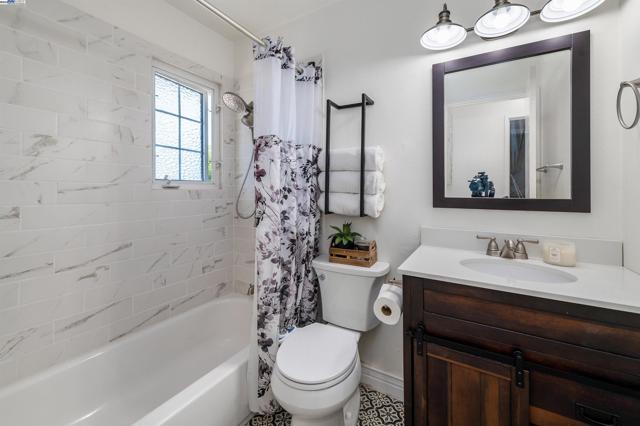 711 Catalina Drive, Livermore CA: https://media.crmls.org/mediaz/32deb5d9-fe87-434d-aa6e-5fe1b3317aa8.jpg