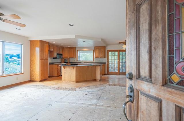 19400 Eden Court, Salinas CA: https://media.crmls.org/mediaz/32ded2cf-d96f-4bd3-aa98-d08c8bdb18b7.jpg