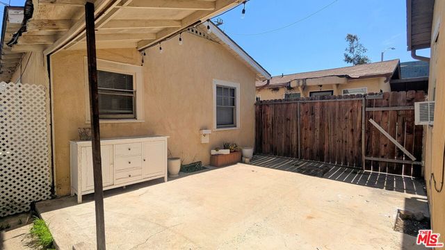 1857 7TH Street, Santa Monica CA: https://media.crmls.org/mediaz/32def765-d922-4cb5-b8b7-d59a458195c6.jpg