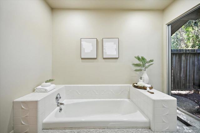 14582 Horseshoe Court, Saratoga CA: https://media.crmls.org/mediaz/32defa73-2004-4035-923a-50a5f5587815.jpg