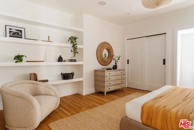 226 N Arden Boulevard, Los Angeles CA: https://media.crmls.org/mediaz/32df295b-ae68-4713-8c57-1f31c16c739b.jpg