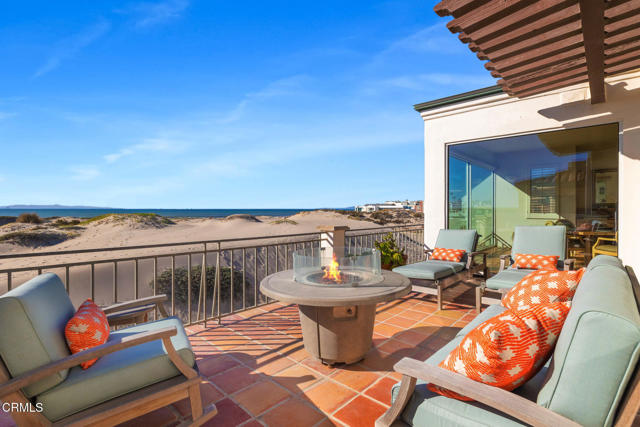 1571 Mandalay Beach Road, Oxnard CA: https://media.crmls.org/mediaz/32e01e49-77c2-47fe-b05b-d896846beca2.jpg