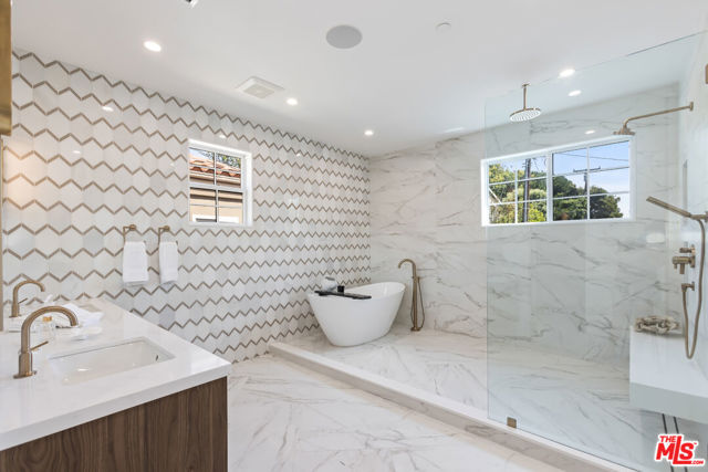 908 Rosecrans Avenue, Manhattan Beach CA: https://media.crmls.org/mediaz/32e02bde-41bb-4d79-b5c2-bd974050ac50.jpg