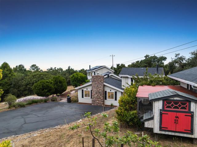 1501 Hidden Valley Road, Soquel CA: https://media.crmls.org/mediaz/32e09113-53b9-445f-b1ac-bc30bc42c3a7.jpg