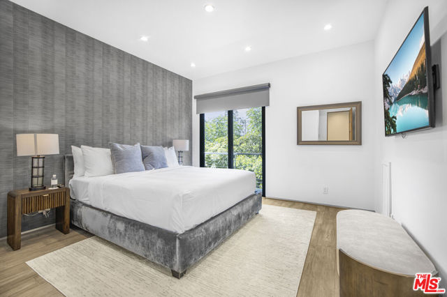5304 Louise Avenue, Encino CA: https://media.crmls.org/mediaz/32e12703-6a0b-4103-98aa-78324c889372.jpg