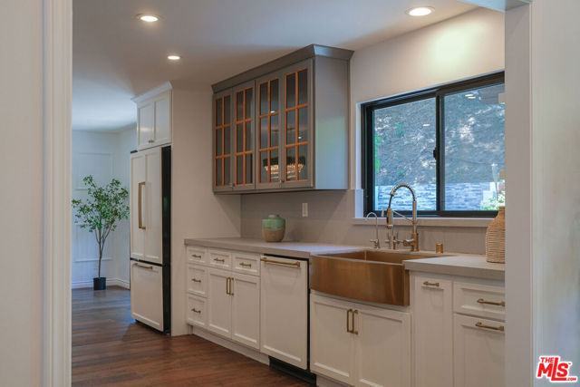 17149 Clemons Drive, Encino CA: https://media.crmls.org/mediaz/32e13aa2-d82e-4d09-9f0a-14e4086a412e.jpg