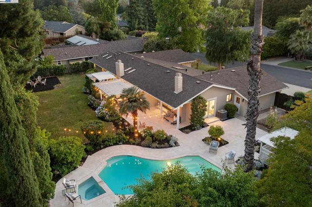 290 Bolla Ave, Alamo CA: https://media.crmls.org/mediaz/32e1811c-b81a-47a8-b6af-bfea00b731ab.jpg