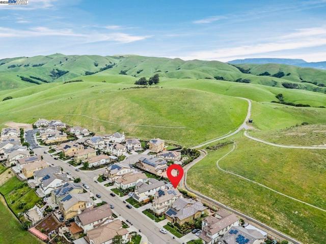 7829 Ridgeline Place, Dublin CA: https://media.crmls.org/mediaz/32e1b864-8e0e-4909-8e41-57512971431a.jpg
