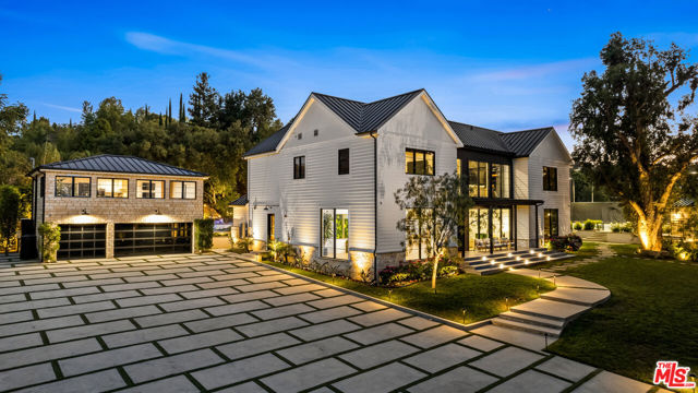 18762 Wells Drive, Tarzana CA: https://media.crmls.org/mediaz/32e21dfb-47ff-40ee-a8f8-a8b16e1652fa.jpg