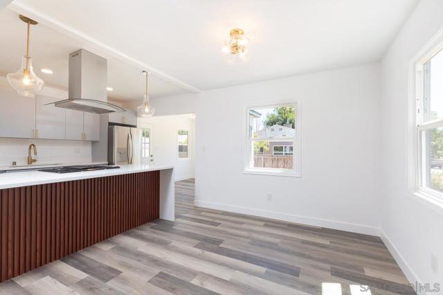 4361 Alamo Dr, San Diego CA: https://media.crmls.org/mediaz/32e27f06-b95c-4753-898e-a993a05ad39c.jpg