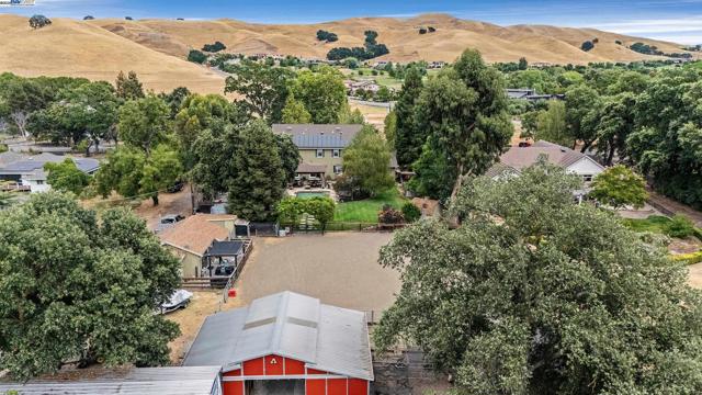6745 Alisal St, Pleasanton CA: https://media.crmls.org/mediaz/32e2939e-f65e-47f0-b7ea-ddd9a2c92184.jpg