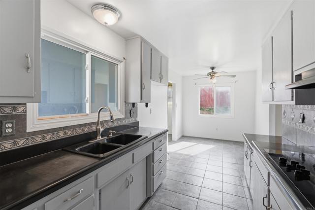 Detail Gallery Image 5 of 35 For 4975 Loris Street, San Diego,  CA 92105 - 3 Beds | 2 Baths