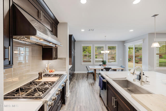 6923 Ridgemark Court, Moorpark CA: https://media.crmls.org/mediaz/32e2e931-6cf0-44fa-af5b-d0a18455cbc5.jpg