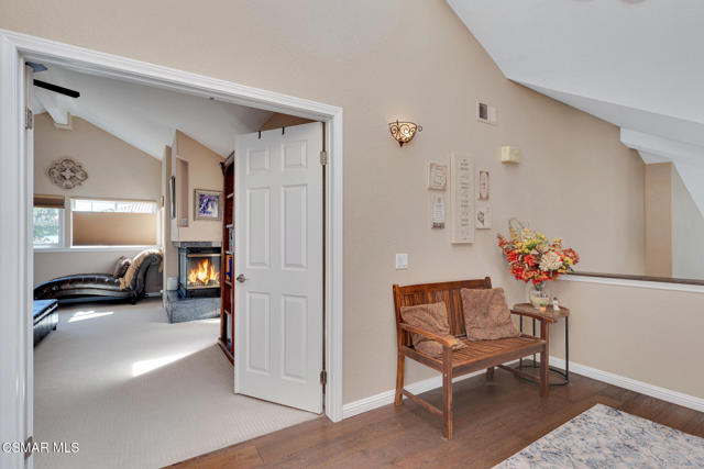 4542 Skidmore Court, Moorpark CA: https://media.crmls.org/mediaz/32e379da-5cf4-4e68-987c-7b5c81d53a04.jpg