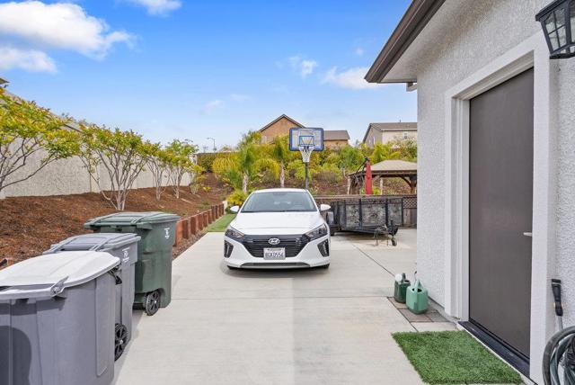 1515 Sunflower Drive, Hollister CA: https://media.crmls.org/mediaz/32e38e55-4757-4bac-a38f-7410d339af39.jpg