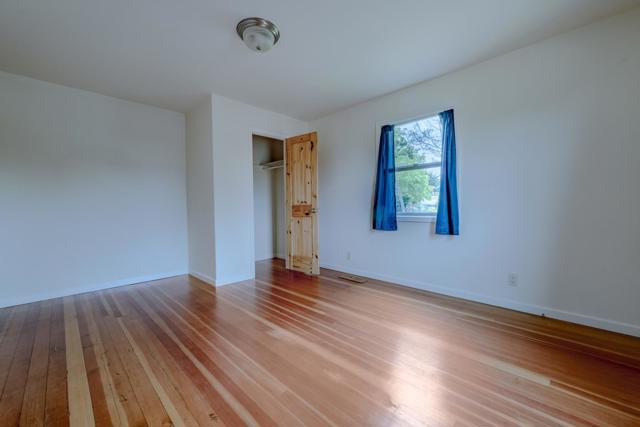 137 Whiting Road, Watsonville CA: https://media.crmls.org/mediaz/32e3e7f6-b3f2-4b90-85a0-82259a831391.jpg