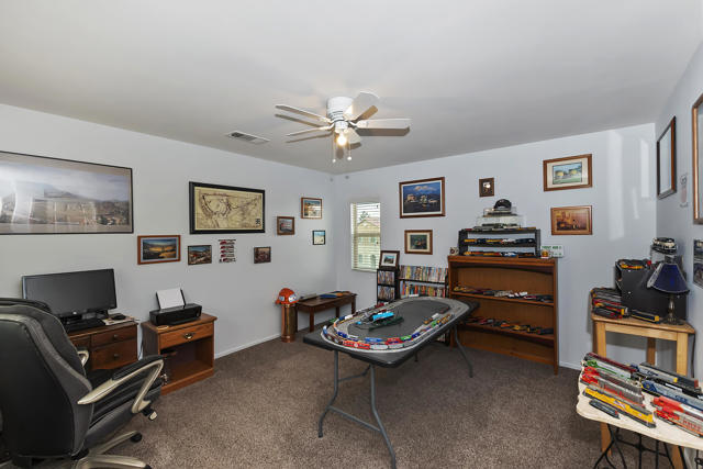 1431 Allium Court, Beaumont CA: https://media.crmls.org/mediaz/32e4e2fb-f719-4d5f-b4d6-bf08a9373b2b.jpg