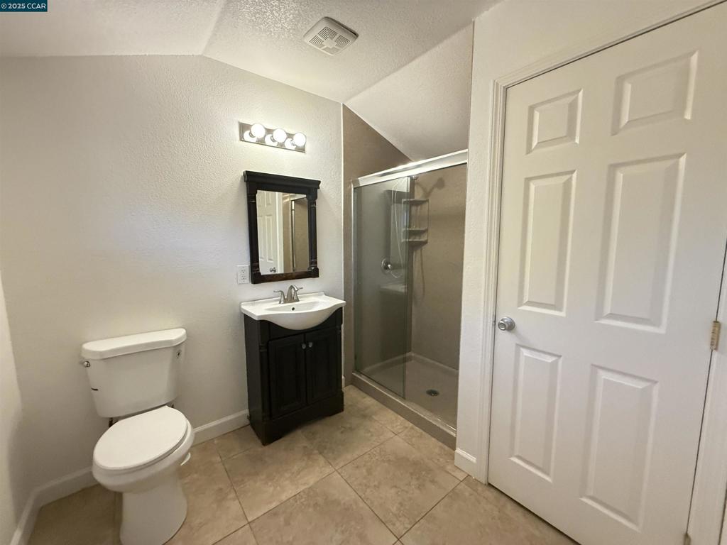 https://media.crmls.org/mediaz/32e50d16-cc07-48d7-bd75-3617133b4b40.jpg?preset=X-Large