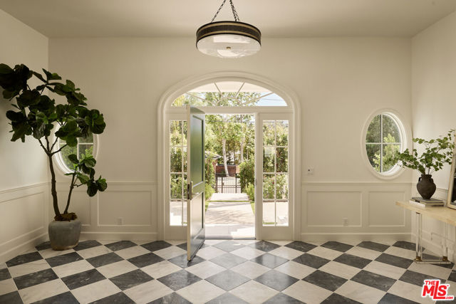 6 Bed Home for Sale in Los Angeles, California