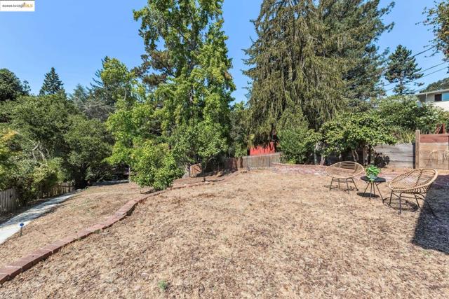 3176 Jordan Rd, Oakland CA: https://media.crmls.org/mediaz/32e525df-275c-4864-8ed7-386d0766920c.jpg