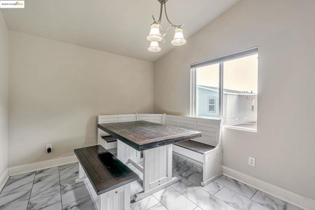 16711 Marsh Creek Rd, Clayton CA: https://media.crmls.org/mediaz/32e56256-0c4b-45bc-b93c-316684f13a3e.jpg