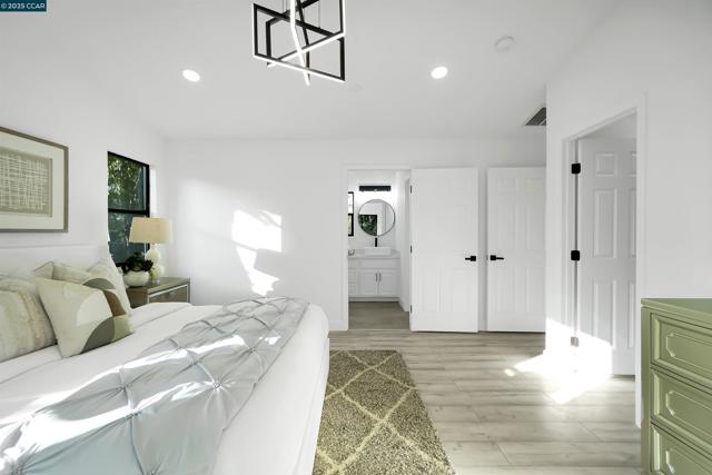 27 Briarwood Ct, Brentwood CA: https://media.crmls.org/mediaz/32e57ad2-6128-444d-9809-0f13fb0b3565.jpg