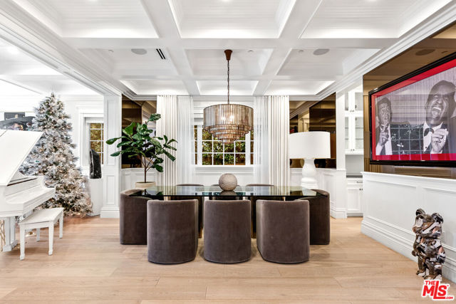 5000 Petit Avenue, Encino CA: https://media.crmls.org/mediaz/32e59997-70ae-4d9b-9dee-67e8e14c5c74.jpg