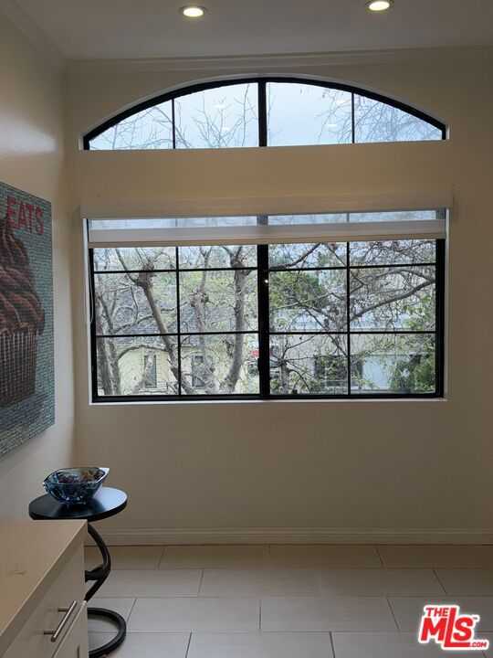 200 N Swall Drive, Beverly Hills CA: https://media.crmls.org/mediaz/32e6146c-3c85-4318-8a1a-b8a000620371.jpg