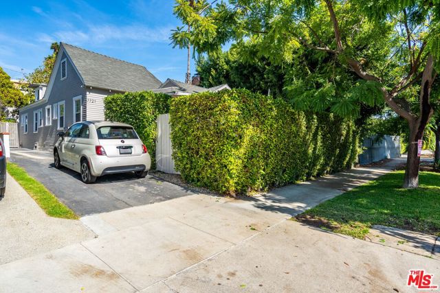 7721 LEXINGTON Avenue photo 2