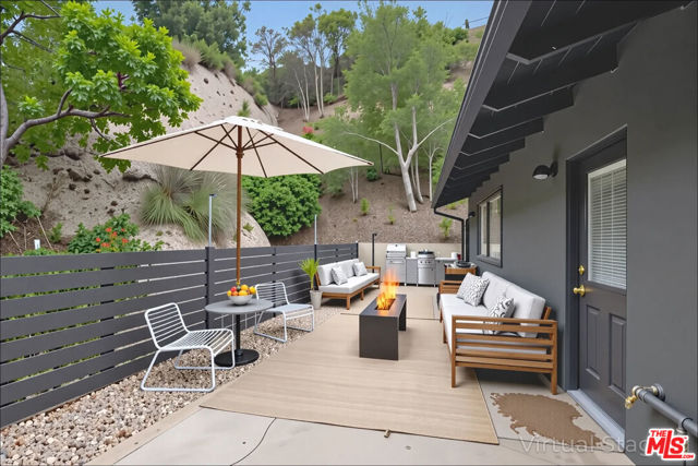 1741 Golf Club Drive, Glendale CA: https://media.crmls.org/mediaz/32e62d10-05d3-4ee5-922e-907e696a751a.jpg