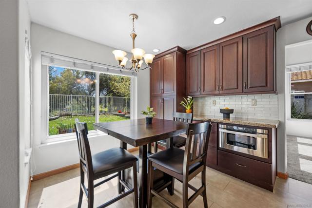 1205 Masterpiece Dr, Oceanside CA: https://media.crmls.org/mediaz/32e6d6bf-fb3e-4e41-bcf7-e9ca7041b5fd.jpg
