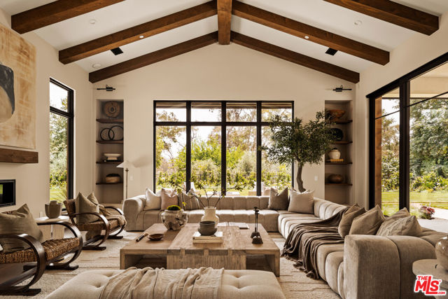 26719 Mulholland Highway, Calabasas CA: https://media.crmls.org/mediaz/32e70508-0253-46f3-8677-fd5b09ae0f7f.jpg