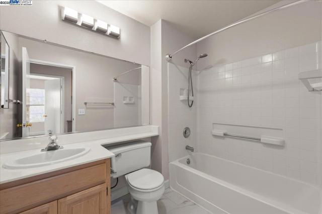 253 Bellington Cmn, Livermore CA: https://media.crmls.org/mediaz/32e777e5-2f81-4768-a8ba-8cdcaa2bed0f.jpg