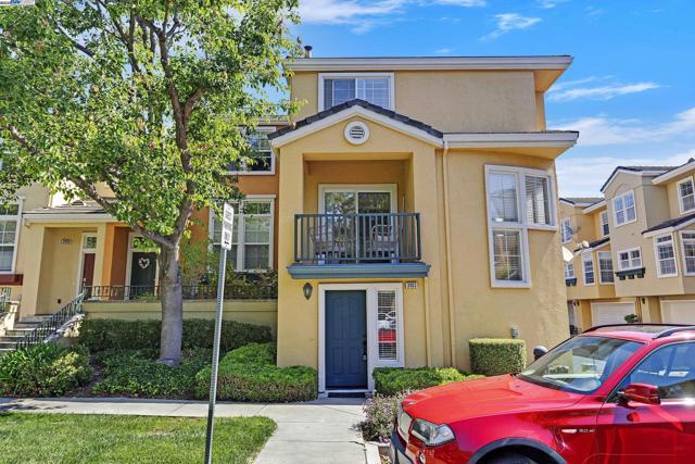 3463 Ellery Cmn, Fremont CA: https://media.crmls.org/mediaz/32e77a42-ef68-482a-9a32-92779045b291.jpg