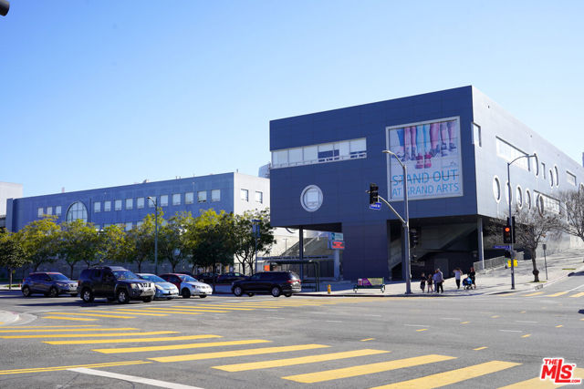 630 N Grand Avenue, Los Angeles CA: https://media.crmls.org/mediaz/32e77fa8-aa19-4f11-8cc0-e292e224fde5.jpg