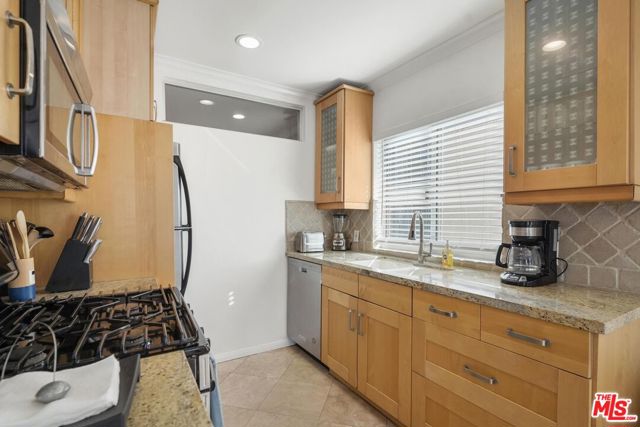 2101 Ocean Avenue, Santa Monica CA: https://media.crmls.org/mediaz/32e7d9cd-1d45-4822-a7c0-43a982564aef.jpg