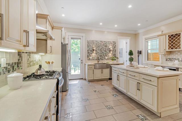 1633 15th Street, Oakland CA: https://media.crmls.org/mediaz/32e89d85-fec3-4b14-acdf-aa2e341a22d8.jpg