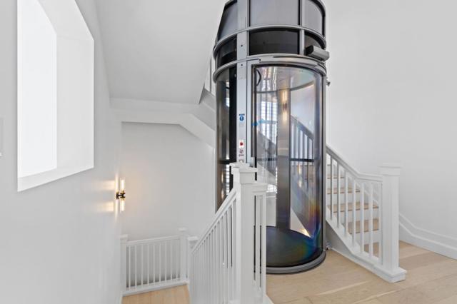 356 Santana Row, San Jose CA: https://media.crmls.org/mediaz/32e8d360-9da1-466c-a0b3-0d104be5d1de.jpg