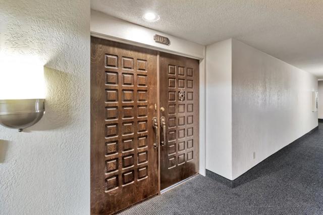 1830 Lakeshore Avenue, Oakland CA: https://media.crmls.org/mediaz/32e9ce8d-2685-4e98-b61b-b2431773d140.jpg