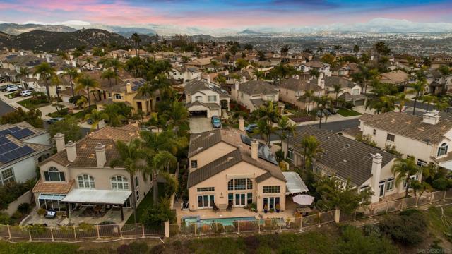 2352 Rock Crest Gln, Escondido CA: https://media.crmls.org/mediaz/32ea4802-351c-4eab-b8a0-92f79bc7380d.jpg