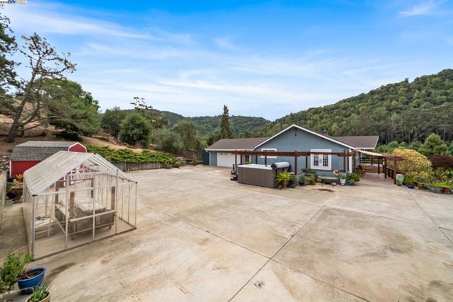 26928 Palomares Rd, Castro Valley CA: https://media.crmls.org/mediaz/32ea6ad3-1443-411a-948a-c8825db4c497.jpg