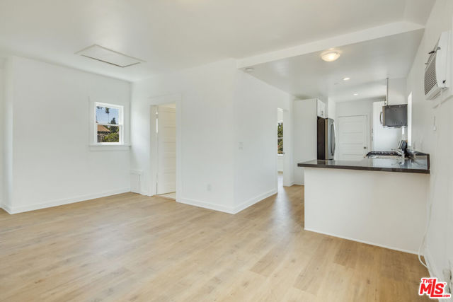 1827 W 24th Street, Los Angeles CA: https://media.crmls.org/mediaz/32eaddf0-96b1-4376-90a8-6c687ebbc83e.jpg