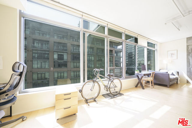 1100 S Hope Street, Los Angeles CA: https://media.crmls.org/mediaz/32eaf403-5176-4bea-b334-c202bfe3c407.jpg
