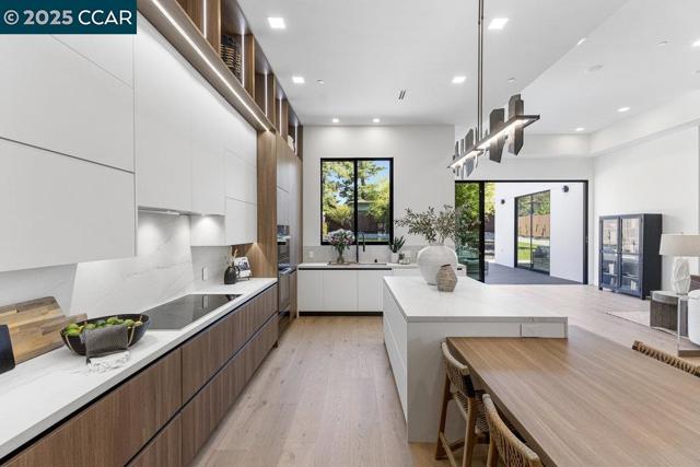 720 Laurel Dr, Walnut Creek CA: https://media.crmls.org/mediaz/32eb0a5f-3daa-46a6-bafe-8b08b65062b4.jpg