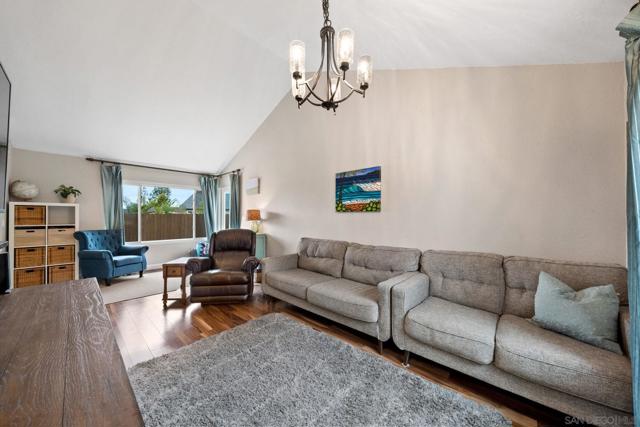 10424 Nubbin Ct, Santee CA: https://media.crmls.org/mediaz/32eb4660-8847-407d-8c9e-983d82ebc513.jpg