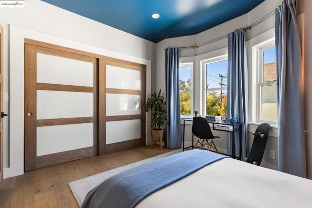 5734 Maccall St, Oakland CA: https://media.crmls.org/mediaz/32eb6386-b1e0-412c-b3aa-459058fbe2d4.jpg